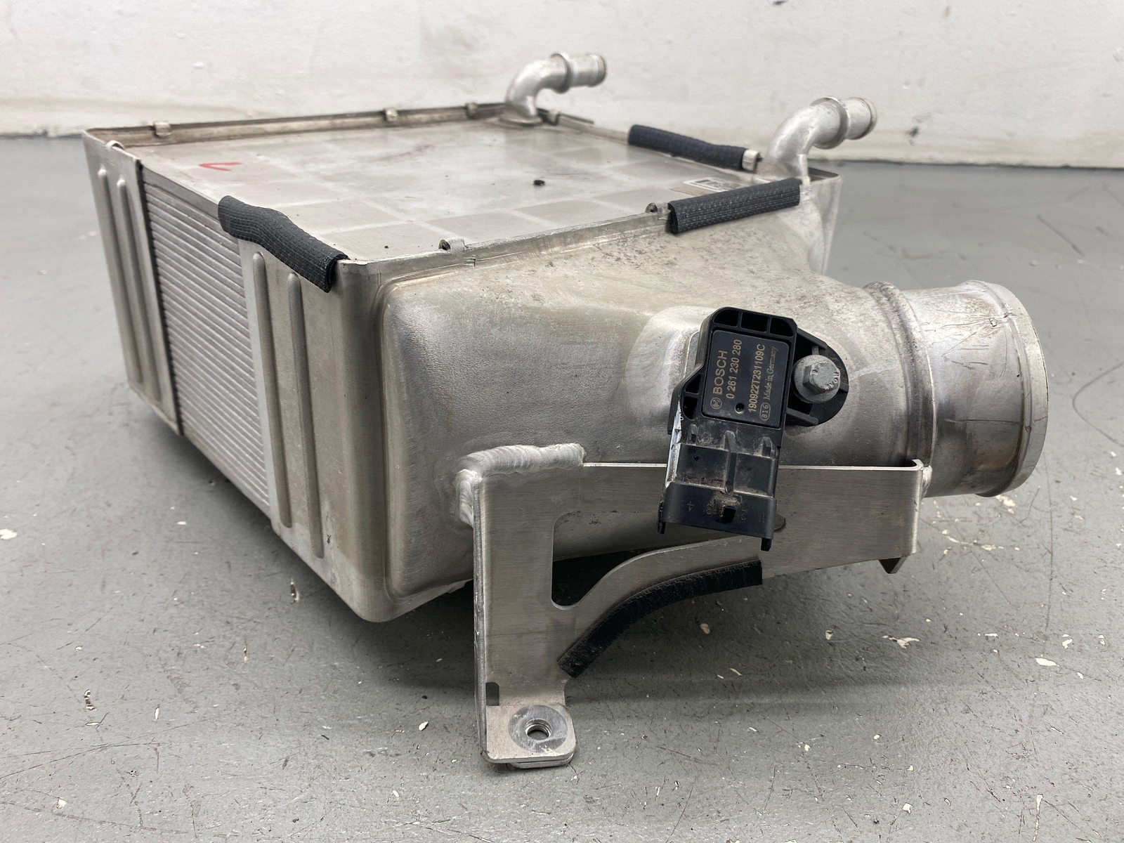 2020-2023 MCLAREN GT 4.0L ENGINE LEFT COOLING INTERCOOLER 14F0556CP OEM 2021