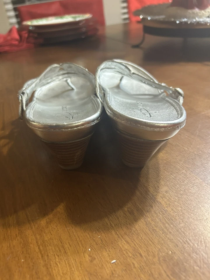 B Makowsky Sandals Womens 9M Thong Slip On Silver Braided Beaded Stone SH Hill - Image 4 of 4