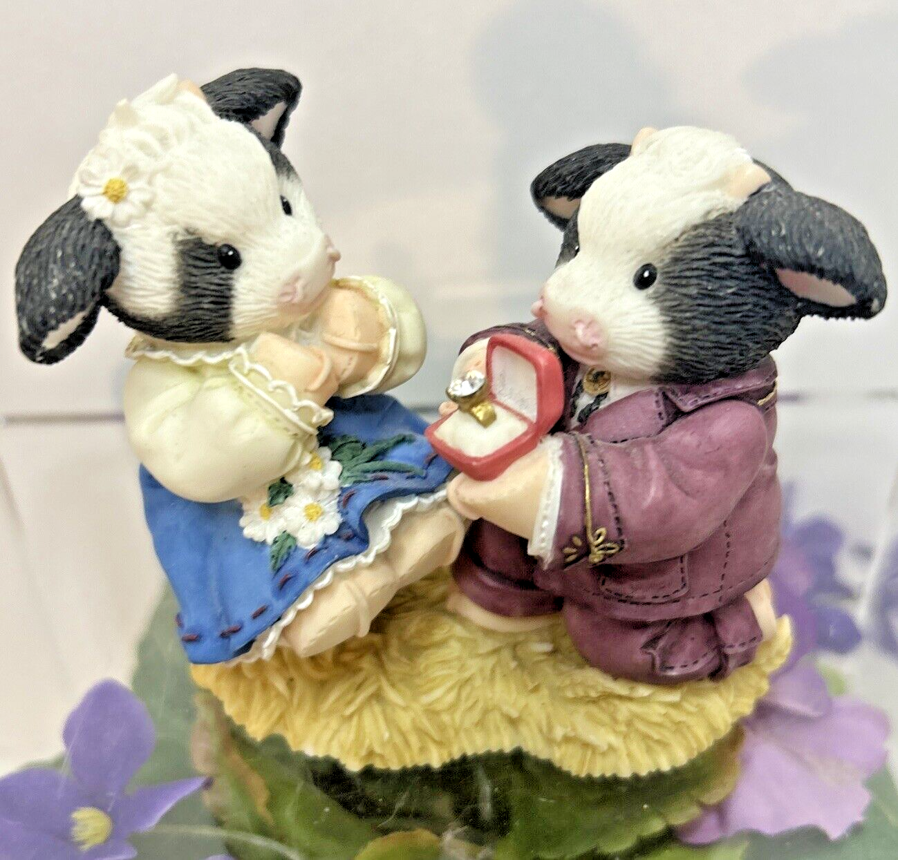 Vintage Mary’s Moo Moos “Will Moo” Engagement Cow Figurine #468754 (c) 1998