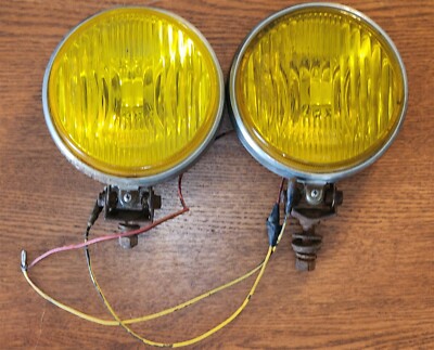 VINTAGE PAIR HALOGEN POWER YELLOW GLASS LENS IPF 90 AND CHROME HOUSING MOUNTS 5''