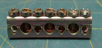 GE Industrial Solutions TGL3P 7-Position Grounding Bar 2'' L x 1/2'' W x 3/4'' H