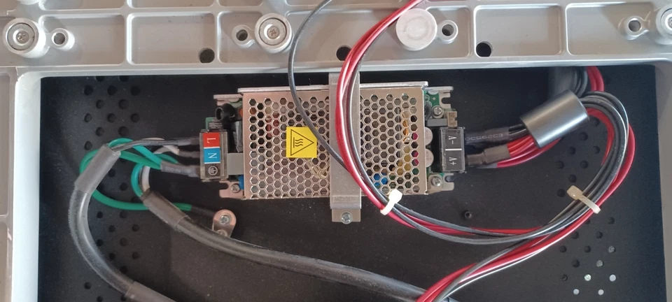 Paso SansiPixel 2,5 mm entrada/potencia 110-240 VCA, 50/60 Foto 4 de 4