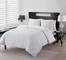 - Twin Comforter Set, 2-Piece Soft & Cozy Bedding with Matching Sham, Stylish...