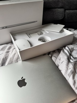 Apple MacBook Air 13 mit M1-Chip 2020 8GB RAM 256GB Space Gray