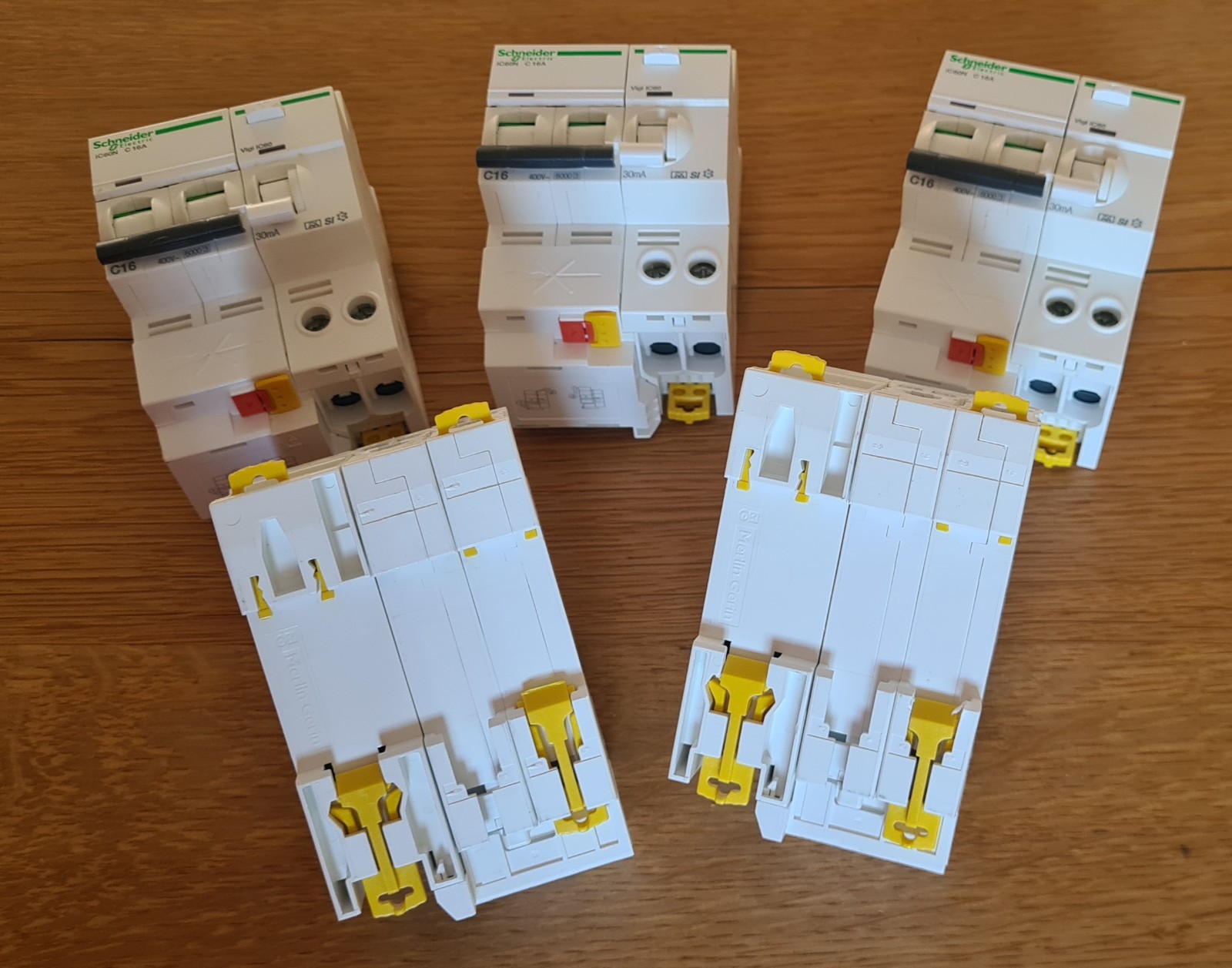 차동 회로 차단기 IC60N - 2P C16A 30mA - 슈나이더 - A9F77216 + A9Q31225 2
