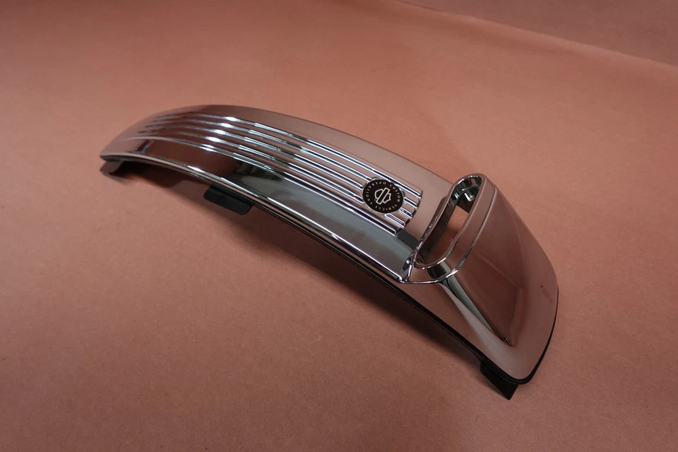 Harley Davidson VRSCSE 2005-2006 V-Rod cubierta superior del tanque soporte cromado Foto 3 de 4