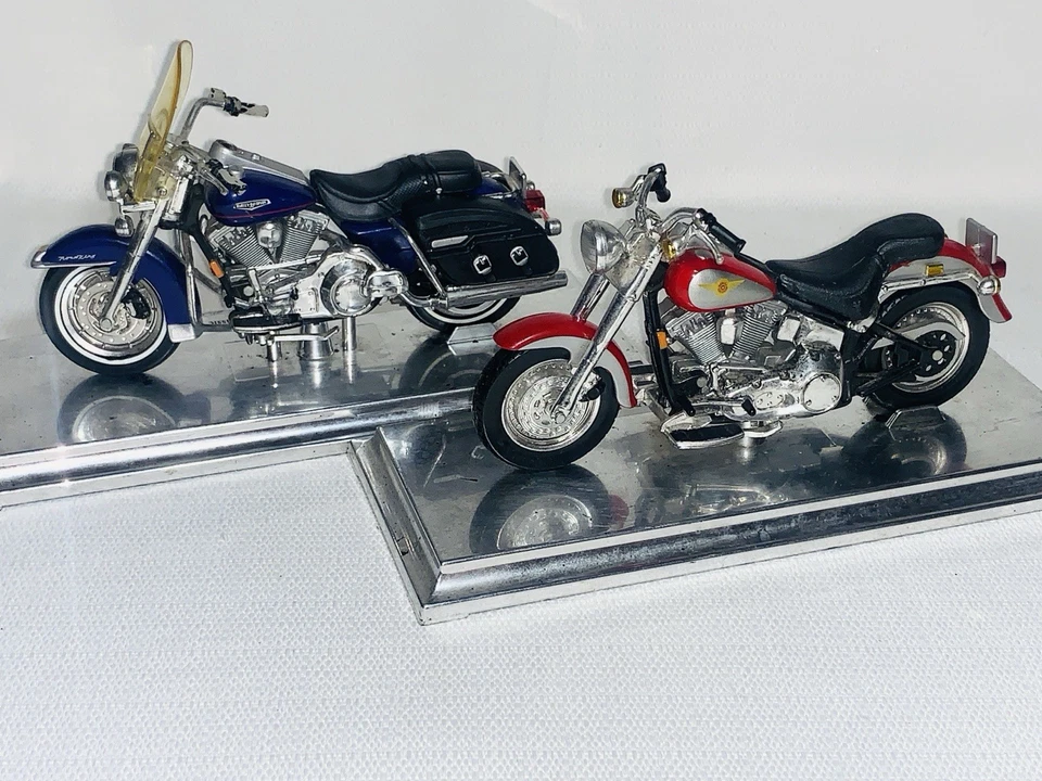 Лот из 2 моделей мотоциклов Maisto Harley-Davidson FLSTF Fat Boy, FLHRC Road King - Изображение 3 из 4