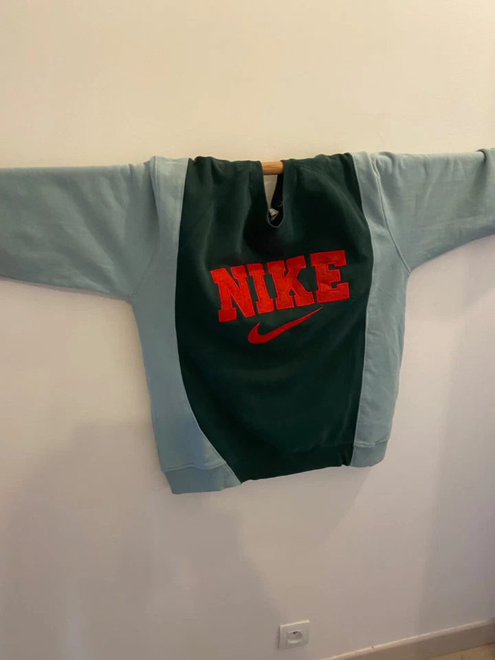 sweat NIKE vintage 2 couleurs vert clair vert foncé logo brodé, très bon état - Photo 1/4