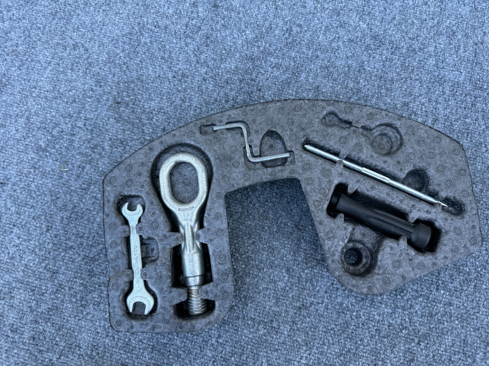 Bentley Flying Spur 2004-2012 Tow hook
