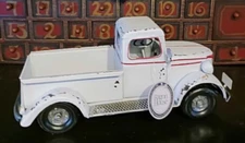 Distressed Rustic Farmhouse White Metal Christmas Truck Metal Pick Up Truck