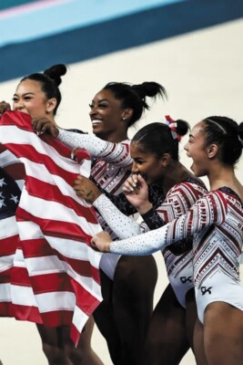 BEAUTIFUL SIMONE BILES SUNI LEE  JORDAN CHILES 8X10 PHOTO