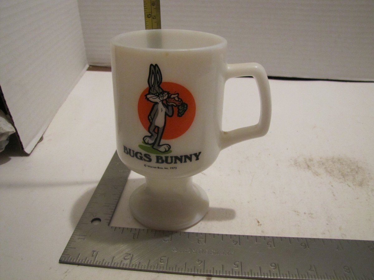 1975 BUGS BUNNY WARNER BROS MARIOTTS GREAT AMERICA MILK GLASS 