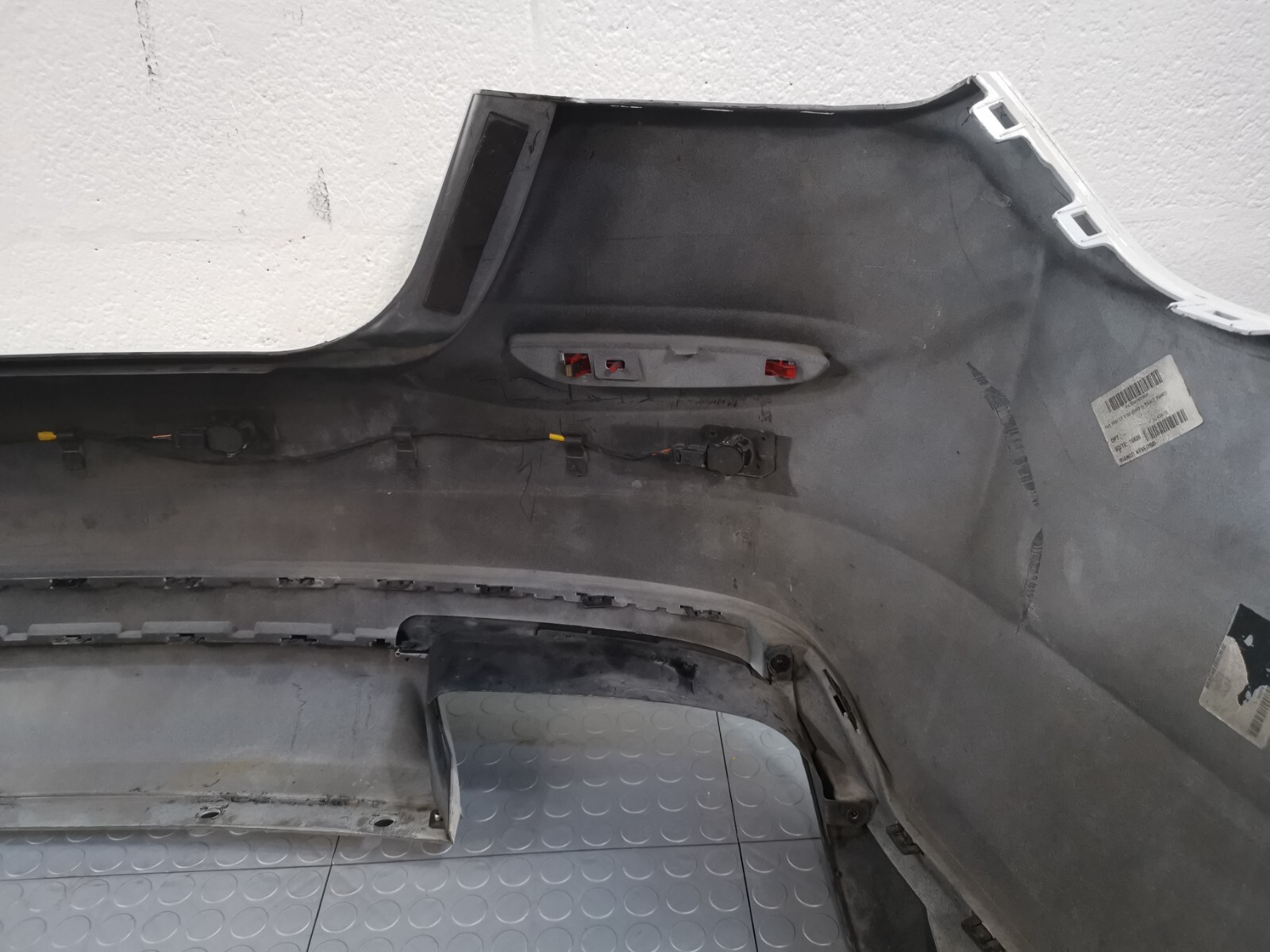13- Maserati Ghibli S Q4 REAR BUMPER ASSEMBLY WHITE P6700285960 BIANCO