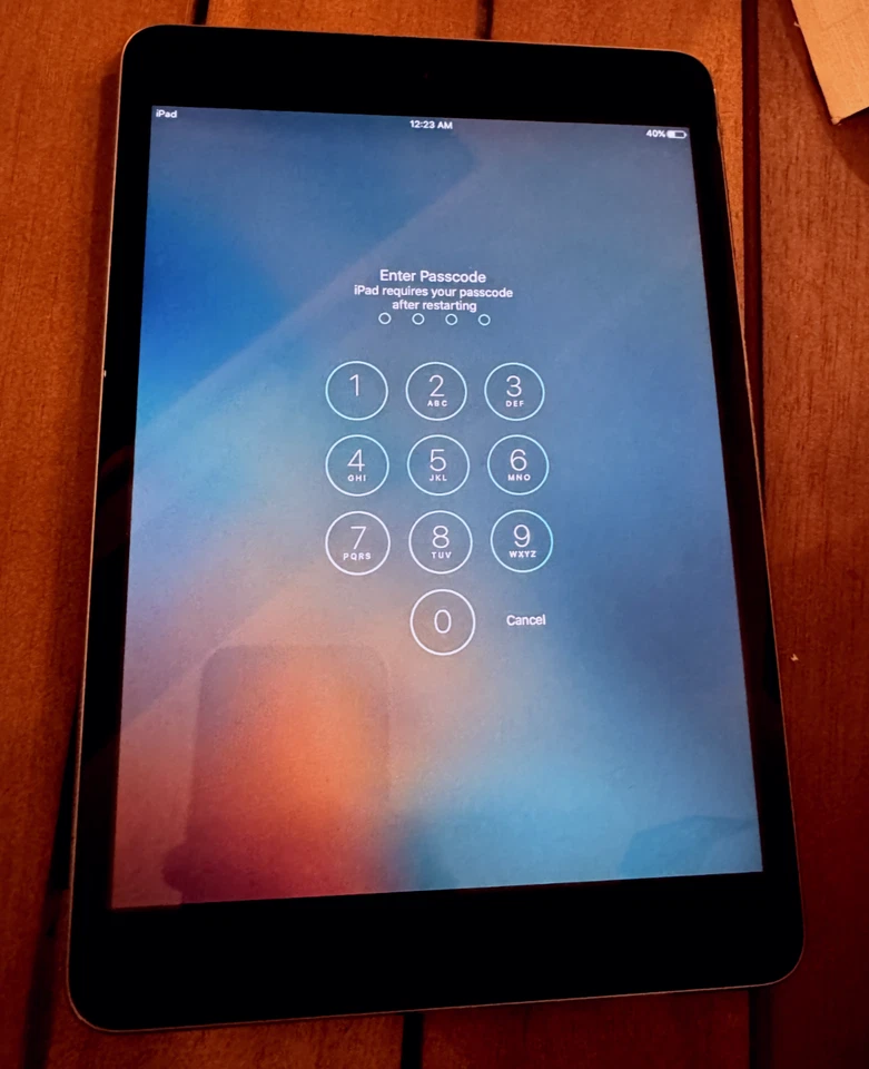 Apple iPad Mini 1ª Generación Negro - 16 GB Wi-Fi 7,9 pulgadas BUENA PANTALLA / SOLO PARA REPUESTOS Foto 3 de 4