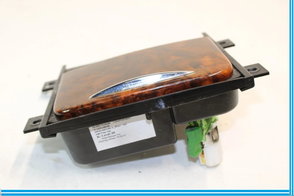 07-11 Jaguar XKR Bandeja de Cenizas Almacenamiento Encendedor Salida Potencia Madera Grano Borde Bisel Foto 3 de 4