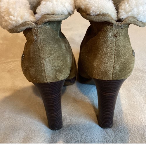 UGG Dandylion Bootie, Size 8, 4-inch heels, reversible shearling trim - Picture 4 of 12