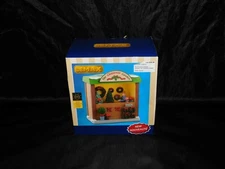 Lemax Christmas Garden Kiosk Wreath Shop Christmas Village Lighted Table Accent