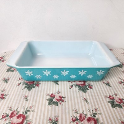 Pyrex Snowflake Spacesaver Casserole Vintage Turquoise Dish 575-B NO lid