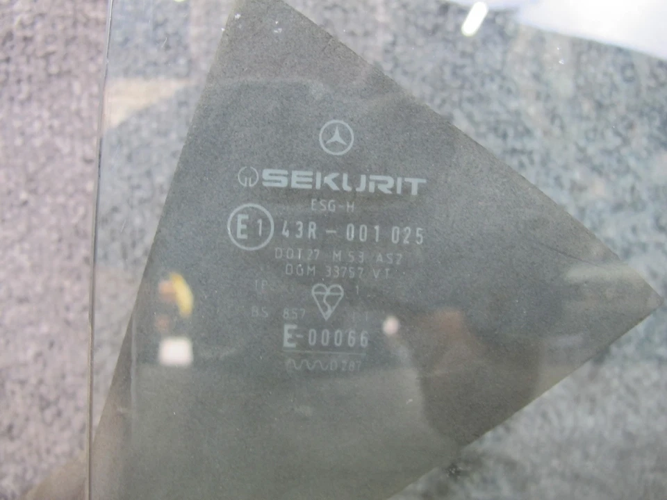 73-89 MERCEDES R107 CONVERTIBLE PUERTA DELANTERA IZQUIERDA CONDUCTOR CRISTAL VENTANA OEM Foto 3 de 4