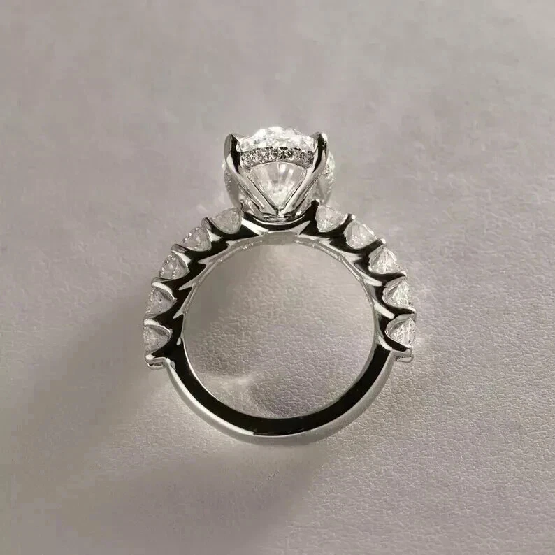 Anel de casamento folheado a ouro branco 14K com diamante cultivado em laboratório corte oval 4,60 quilates - Imagem 3 de 4