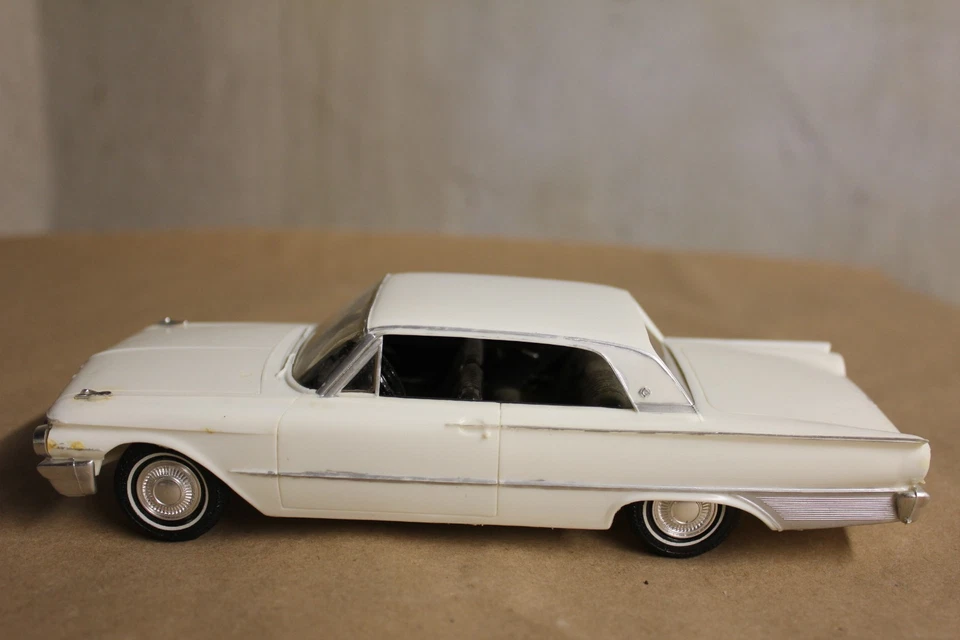 1961 WHITE Ford Galaxie MODEL CAR Promotional?? VINTAGE - Image 3 of 4