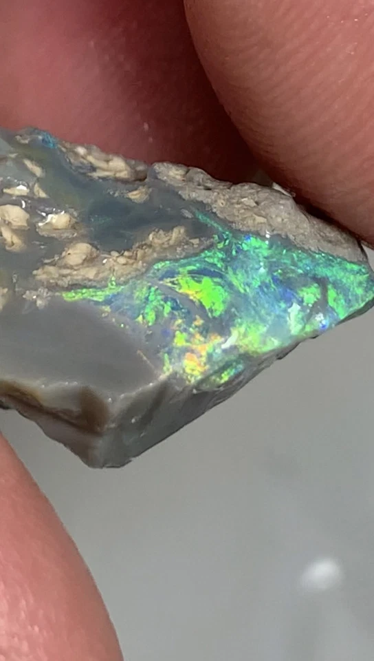 Stunning Semi Black Seam Showing a Great Bar to Cut & Carve Australian Dark Opal - Image 3 of 3