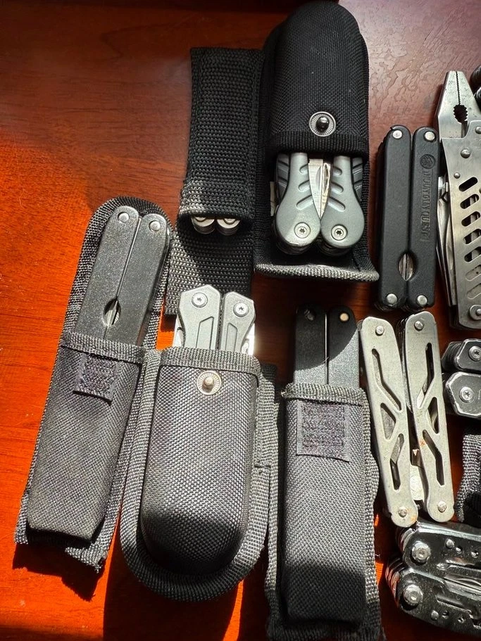 Lote de 16 ferramentas múltiplas grandes TSA algumas em bainhas - Imagem 3 de 4