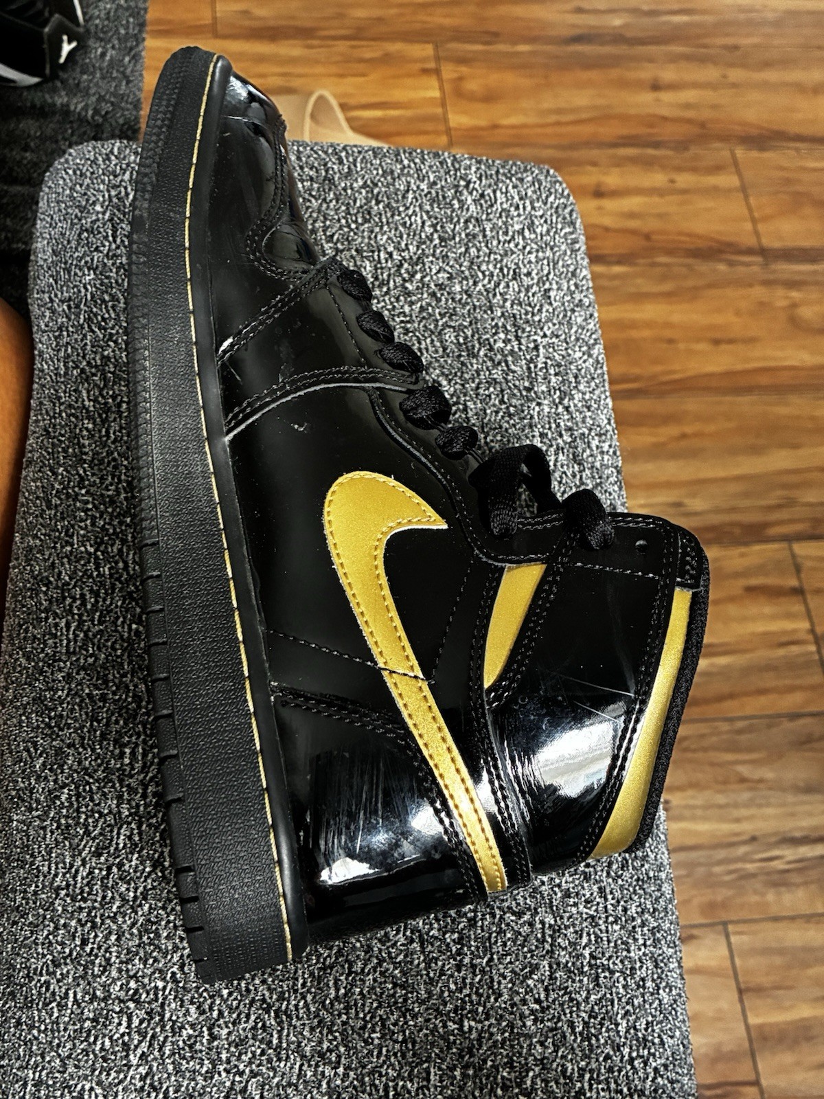 Nike Air Jordan 1 Retro High OG Black Metallic Gold 2020