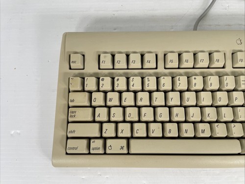 1994 Apple Design Keyboard Model Number M2980 - Picture 2 of 8