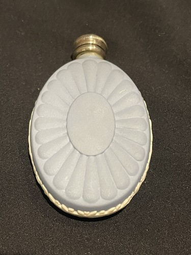 Wedgwood Jasperware perfume bottle with a hallmarked silver screw top. - Picture 3 of 4