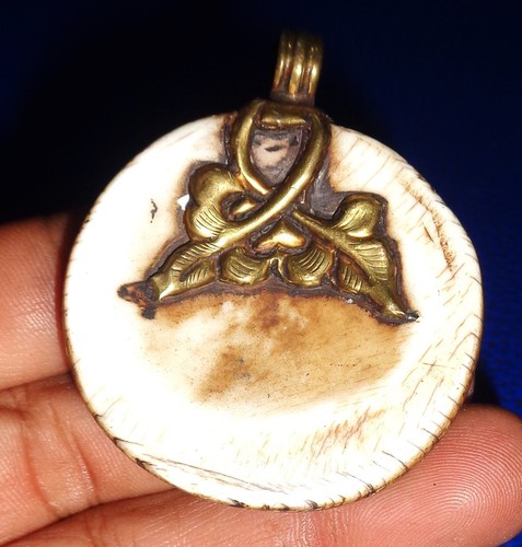 VINTAGE Tibet Tribal Pendant Amulet Brid Bronze and Bone Handmade - Picture 3 of 3
