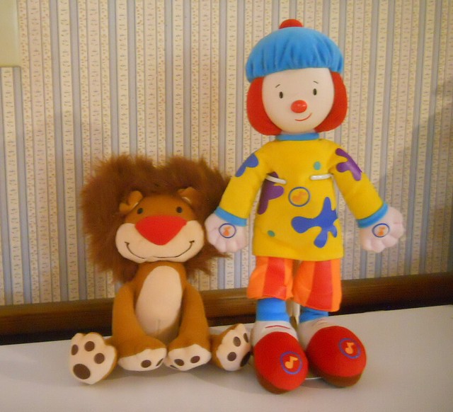 Disney Jojo's Circus TALKING "Get up & Play" plush doll & Goliath music
