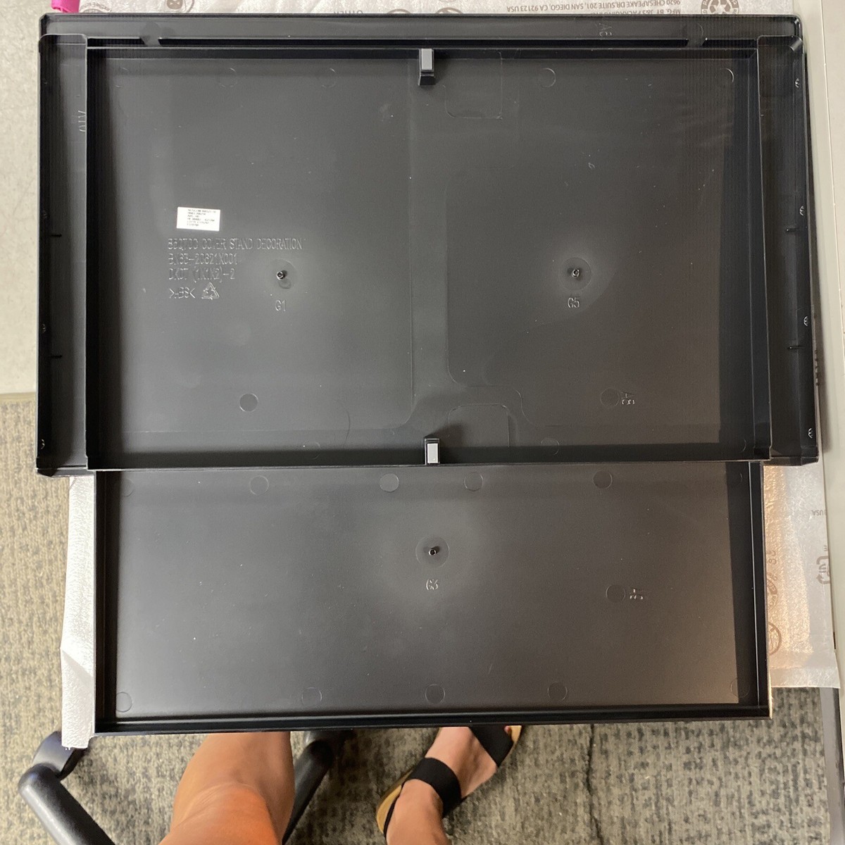 Samsung QN85Q70CAFXZA (ASSY Stand P Cover DECO) BN96-56594A