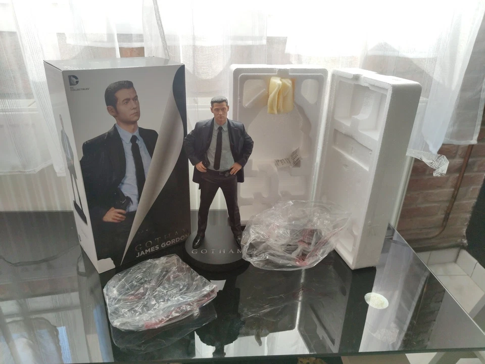 Statue DC Colectibles Gotham James Gordon - Photo 1/4