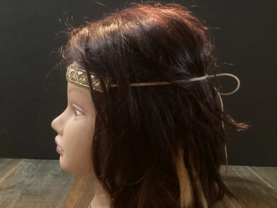 Diadema Deepa Gurnani dorada con cuentas boho hippy corbata de cuero con borlas Foto 3 de 4