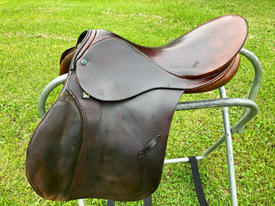 Stubben Close Contact Saddle, Size 17.5