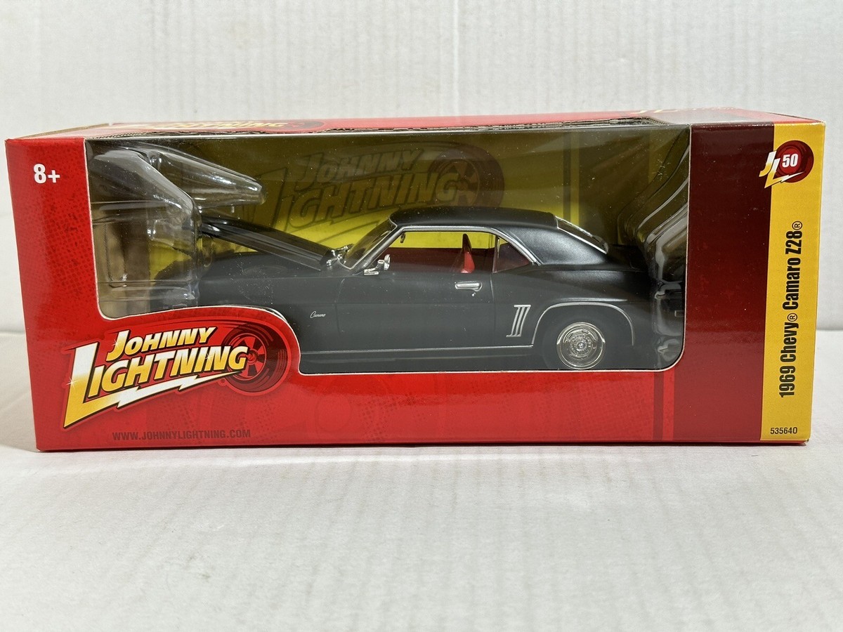 JOHNNY LIGHTNING 1969 CHEVY CAMARO Z28 MATTE BLACK 1:24 R50