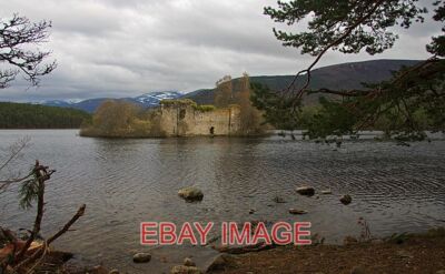 PHOTO  LOCH AN EILEIN CASTLE THESE C15 CASTLE RUINS IN THE MIDDLE OF LOCH AN EIL