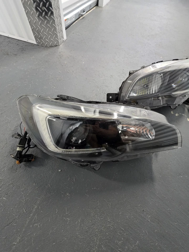 Faros OEM 2016-2020 Subaru WRX (PAR) Foto 2 de 3