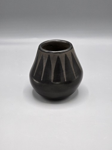  Minnie Vigil Santa Clara Pueblo Black Ware Pot