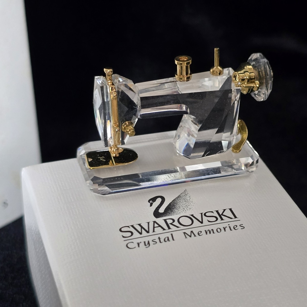 Swarovski Crystal Memories Sewing Machine Figurine 235901