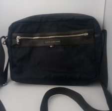 Borsa a tracolla Tommy Hilfiger Messenger blu navy chiusura zip regolabile
