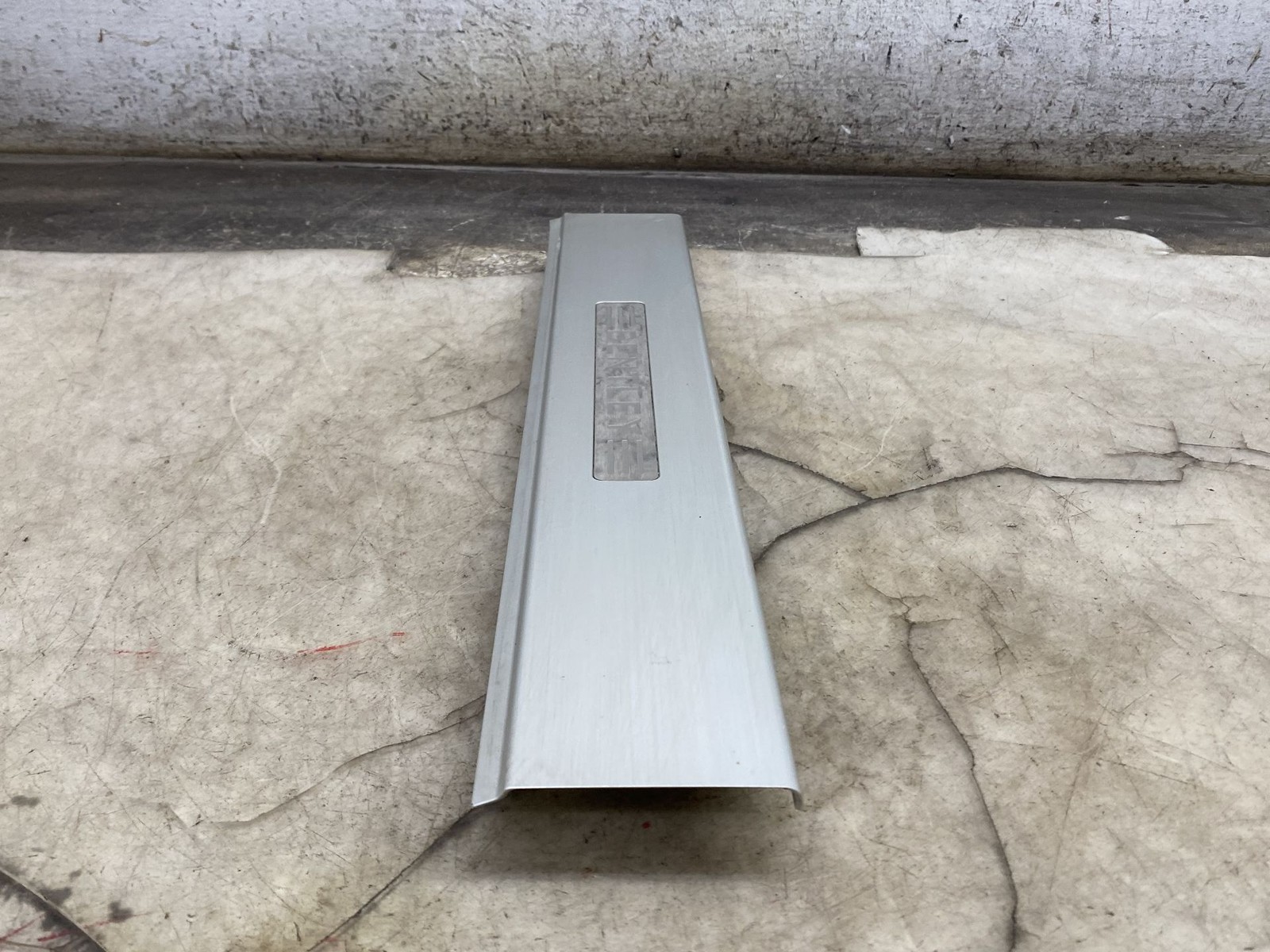 2016-2020 BENTLEY BENTAYGA OEM FRONT LEFT SILL SCUFF PLATE TRIM PANEL 36A853373B