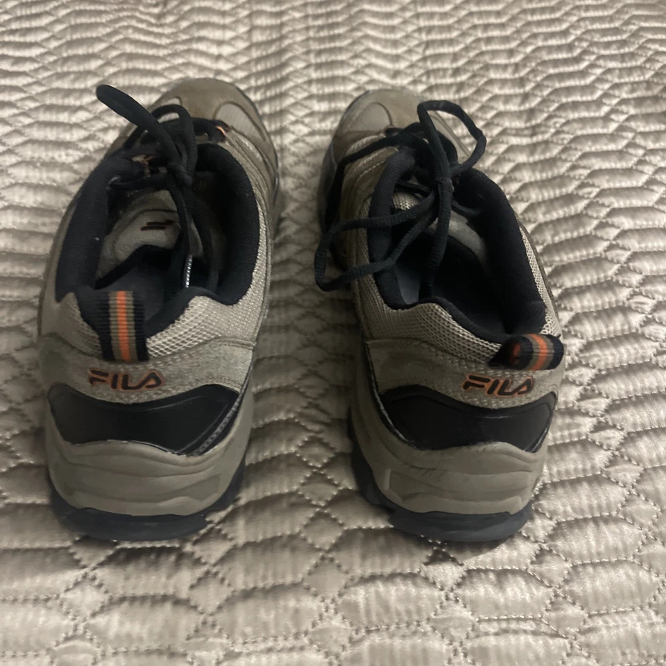 Zapato de senderismo Fila para hombre talla 11,5.  Con cordones marrón.  Excelente estado. Foto 4 de 4