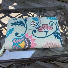 Vera Bradley Wallet Zip And Turn lock Closure 8x5in Floral Pattern
