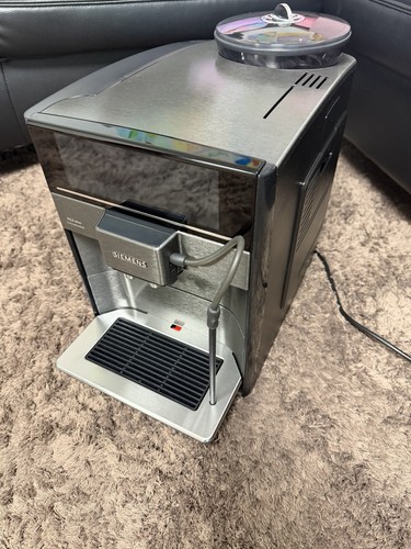 Siemens EQ.6 plus extraKlasse 1500W Kaffeevollautomat - Dark Inox (TE657F09DE)