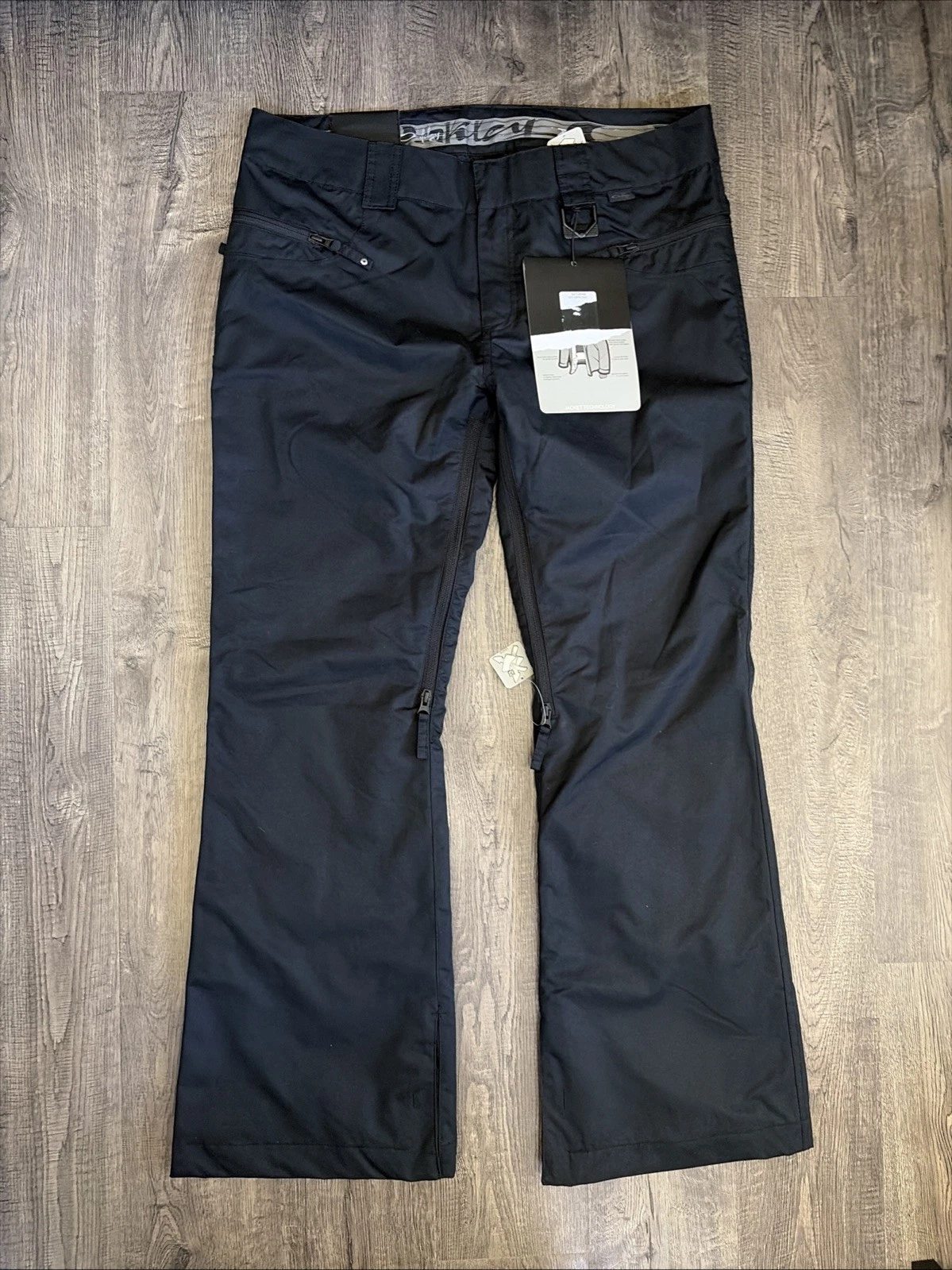NWT Oakley New Karing Pant Size L (38x32) Snowboard Pants Women's Black Snow
Opens in a new window o