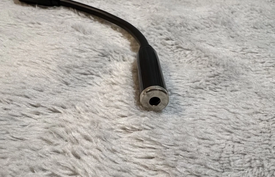 Rocketfish 2.5mm Male to 3.5mm Female Stereo Adapter – Headset / Headphones - Image 2 of 4