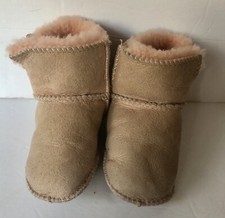 UGG Infant baby Girl boots size Medium Pink Sheepskin Pre Owned