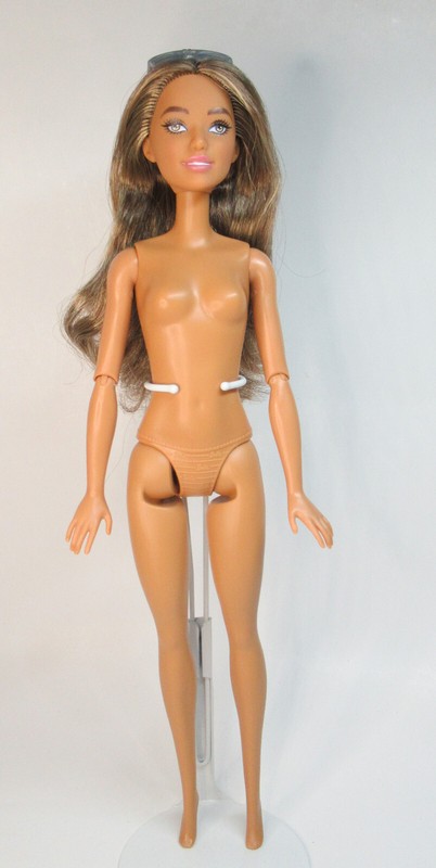 Mattel Barbie Fashionista 228 Nude Fashion Doll with Accessories HRH17